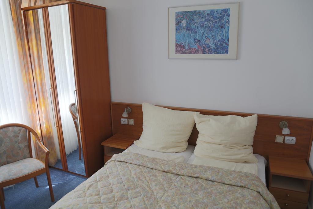 Willa Maksymilian Bed And Breakfast Bydgoszcz Oda fotoğraf